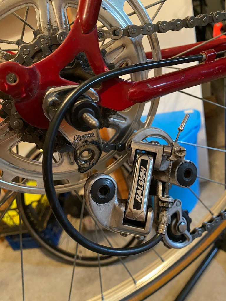 A hátsó váltó leszerelése a Raleigh bicikliről 2.
